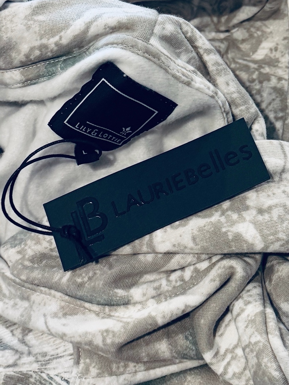 Lily & Lottie Faded Camo Hoodie Size Large White Turquoise Kangaroo Pocket NEW - Picture 10 of 11